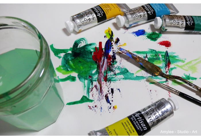 Peindre au doigt avec la peinture à l'huile