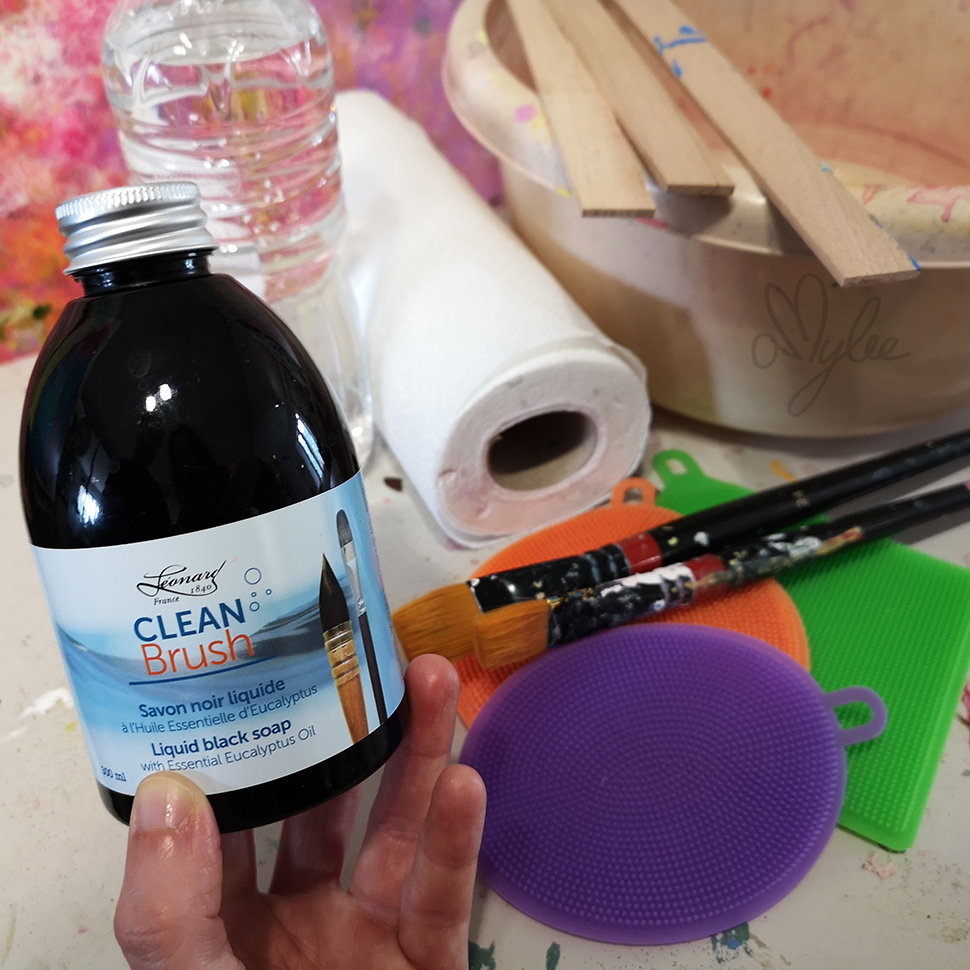 Comment nettoyer des pinceaux ayant servi pour de la peinture à l'huile